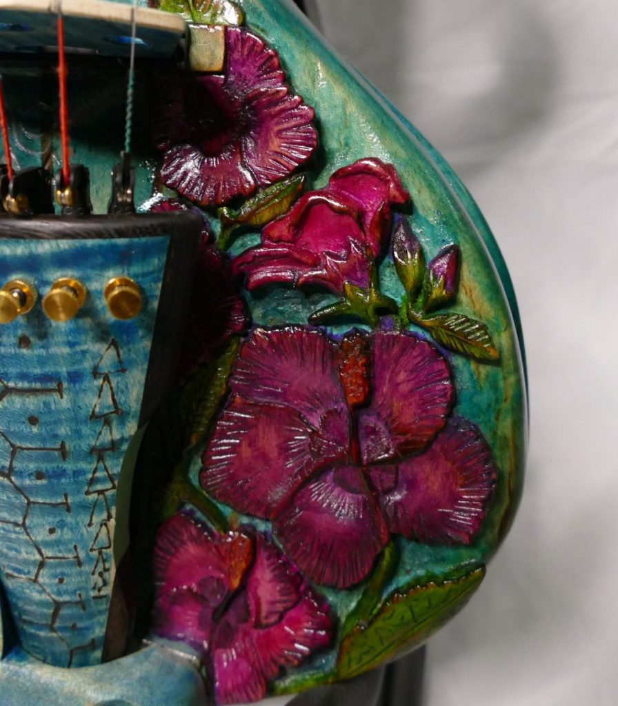 création d'instruments de Musique, details sculpture florale violon électrique